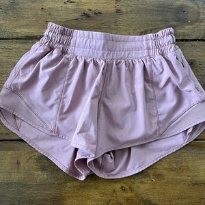 Lululemon Mauve Hotty Hot 2.5” Workout Shorts, Size 2